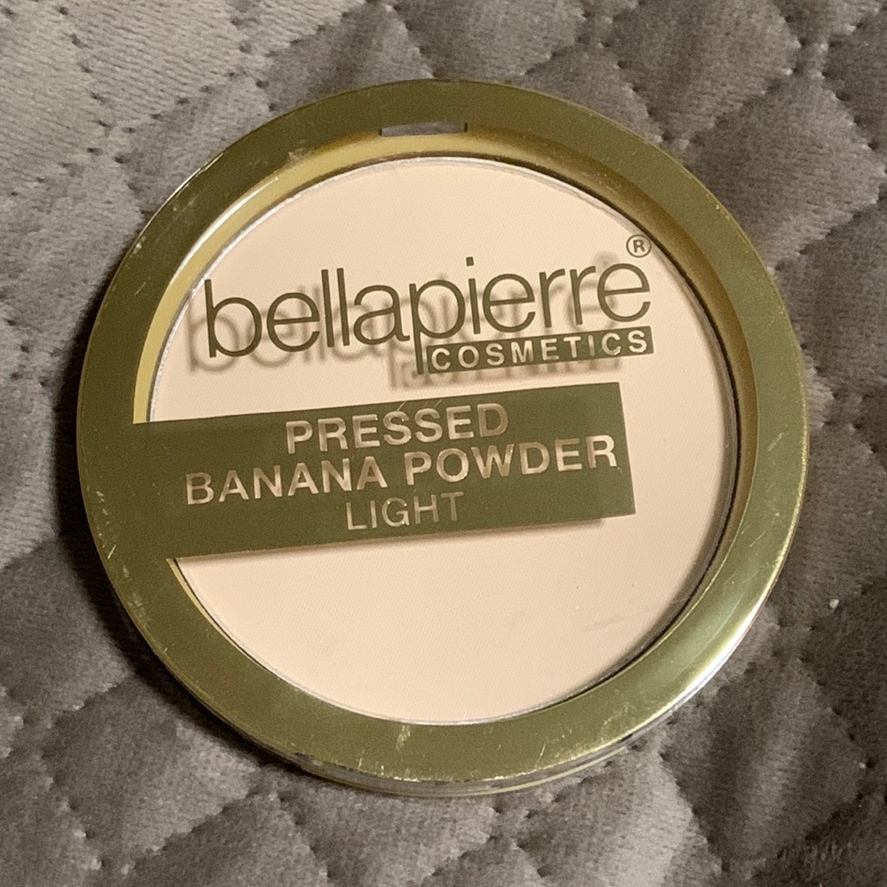 Bella Pierre Pressed Banana Powder Light
